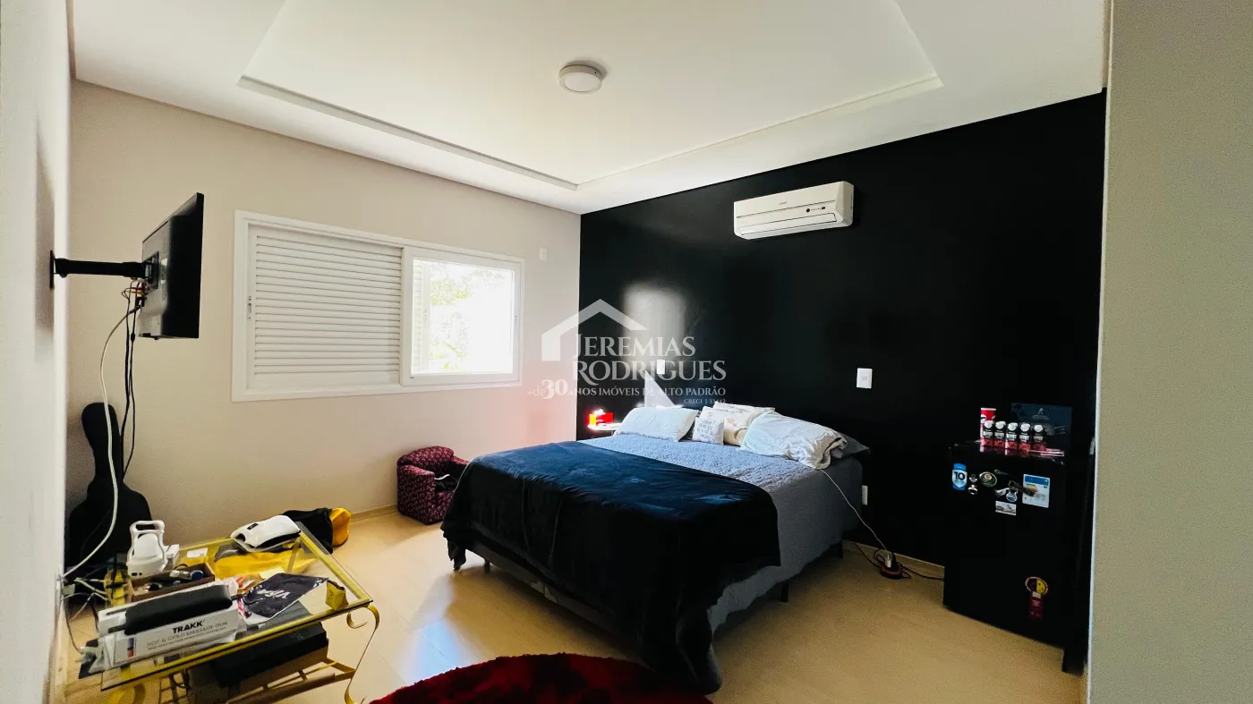 Casa para venda e locação com 6 dormitórios no Condomínio Chácaras Cataguá em Taubaté/SP.