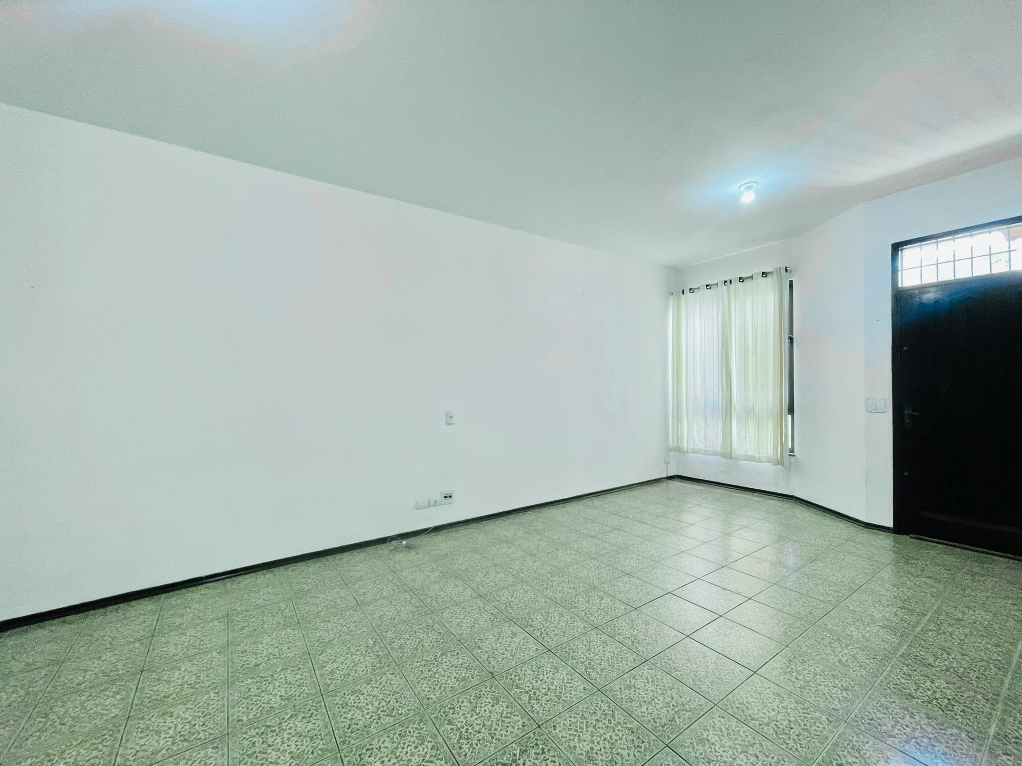 Casa para venda e locação no bairro Jardim das Nações em Taubaté/SP. 