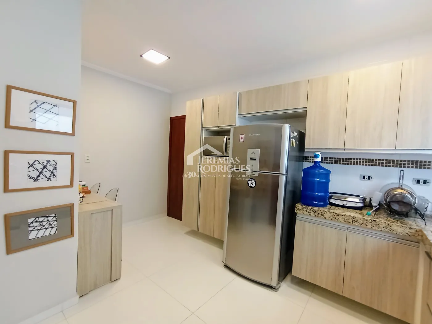 Casa à venda com 3 dormitórios no Condomínio Campos do Conde I em Tremembé/SP.