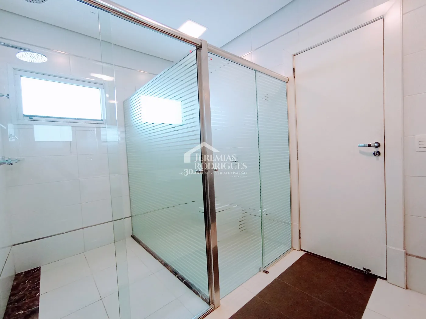 Casa para venda e locação com 4 suítes no Condomínio Taubaté Village em Taubaté/SP.