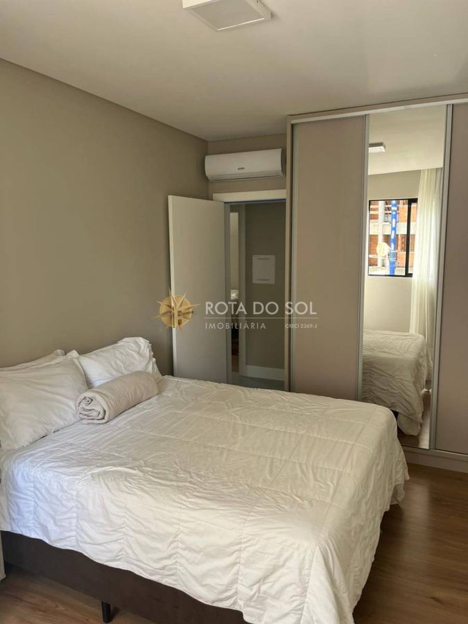Residencial La Victoria apartamento 3 Suítes e 3 Vagas em Meia Praia Itapema SC