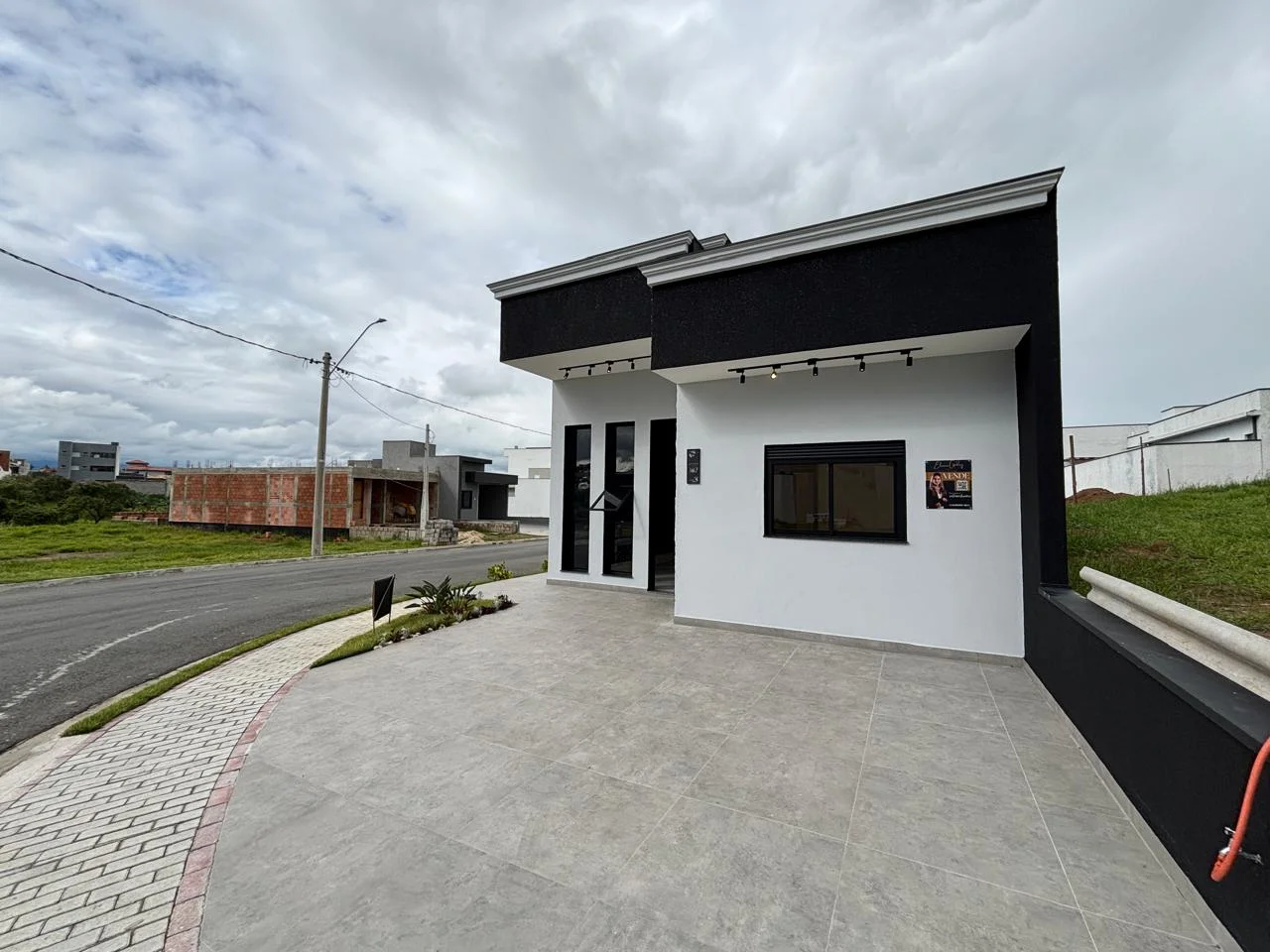 Casa alto padrão 120m² com jardim de inverno à venda no Bosque da Imperatriz – Pindamonhangaba/SP