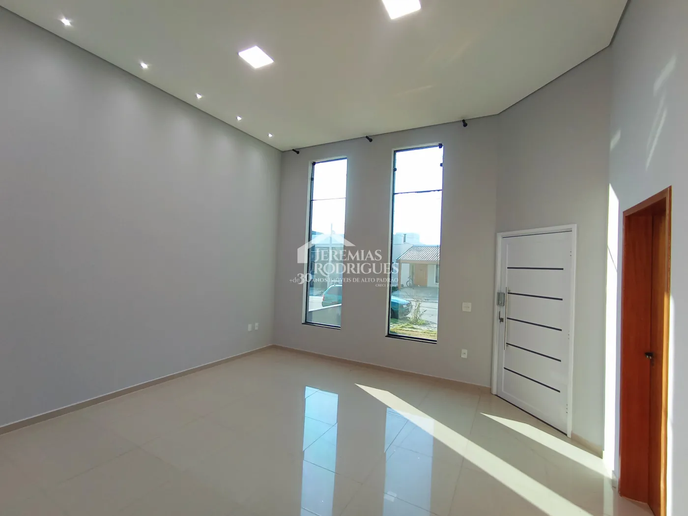 Casa à venda com 3 dormitórios no Condomínio Morada do Visconde em Tremembé/SP.