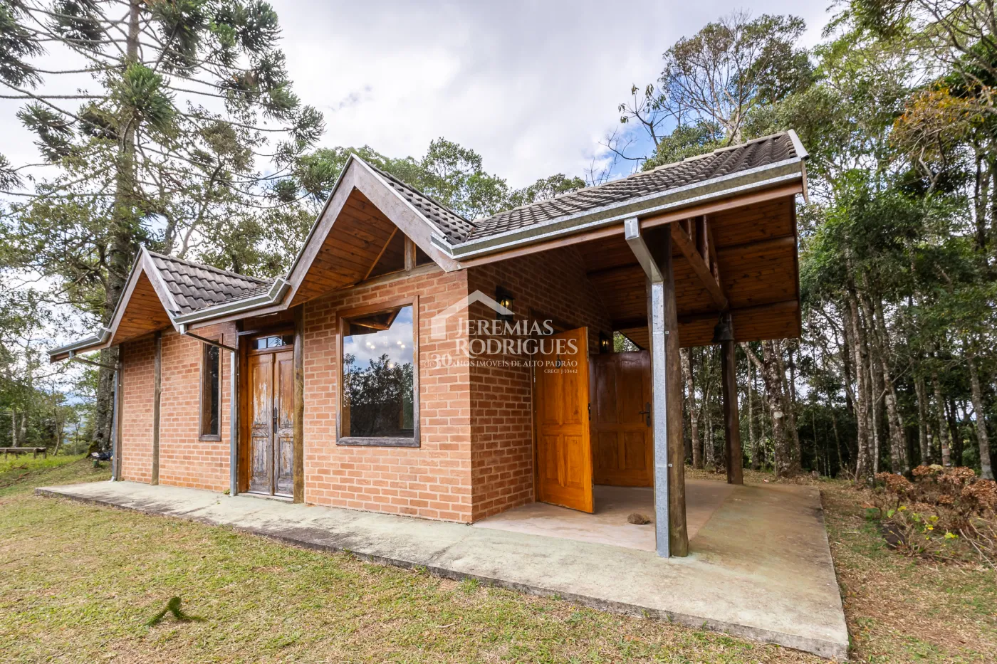 Fazenda com 2.904.000 m² - Sapucaí-Mirim - MG