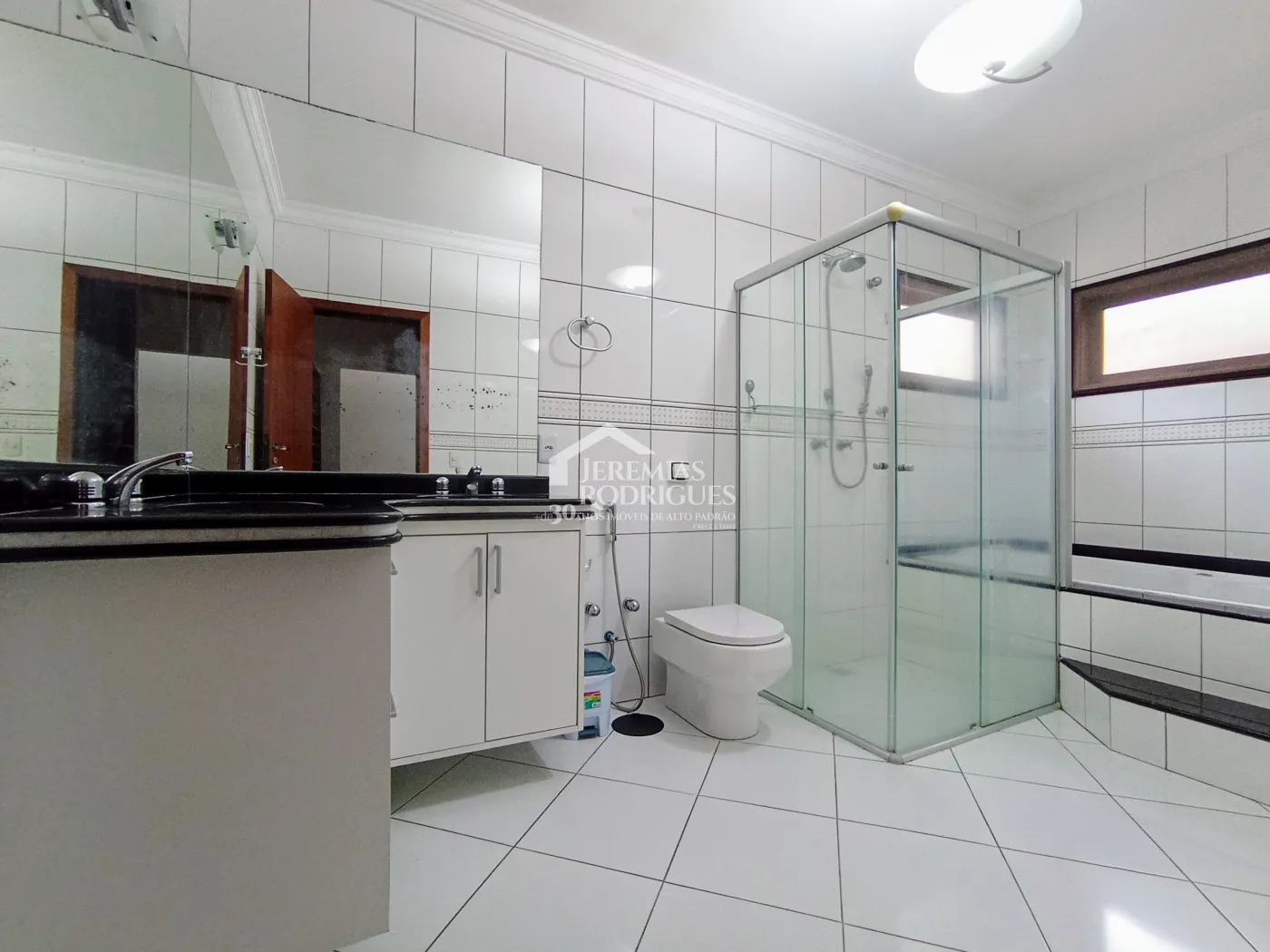 Casa para venda e locação com 3 dormitórios no Condomínio Taubaté Village em Taubaté/SP