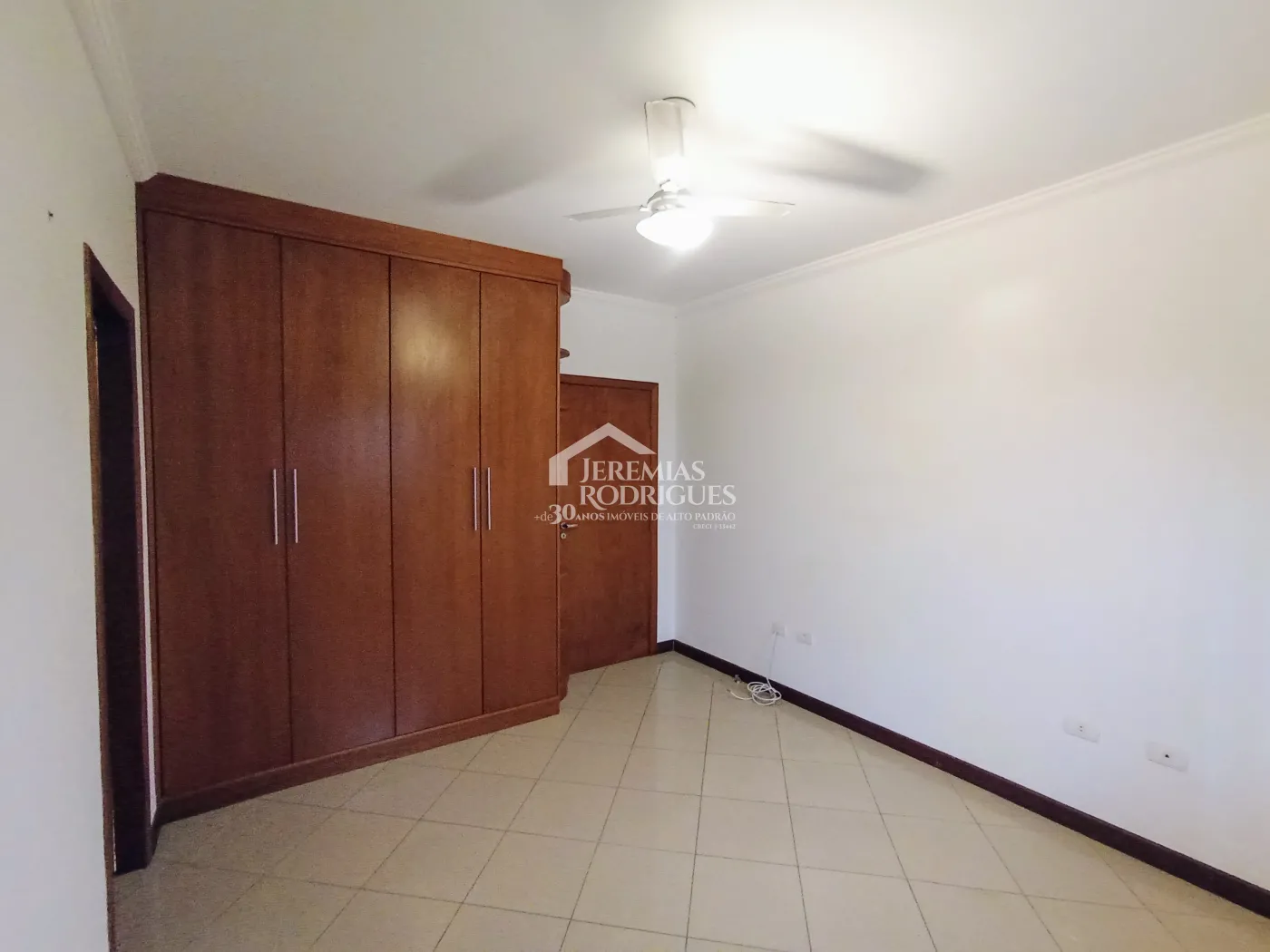 Casa para venda e locação com 3 dormitórios no Condomínio Taubaté Village em Taubaté/SP