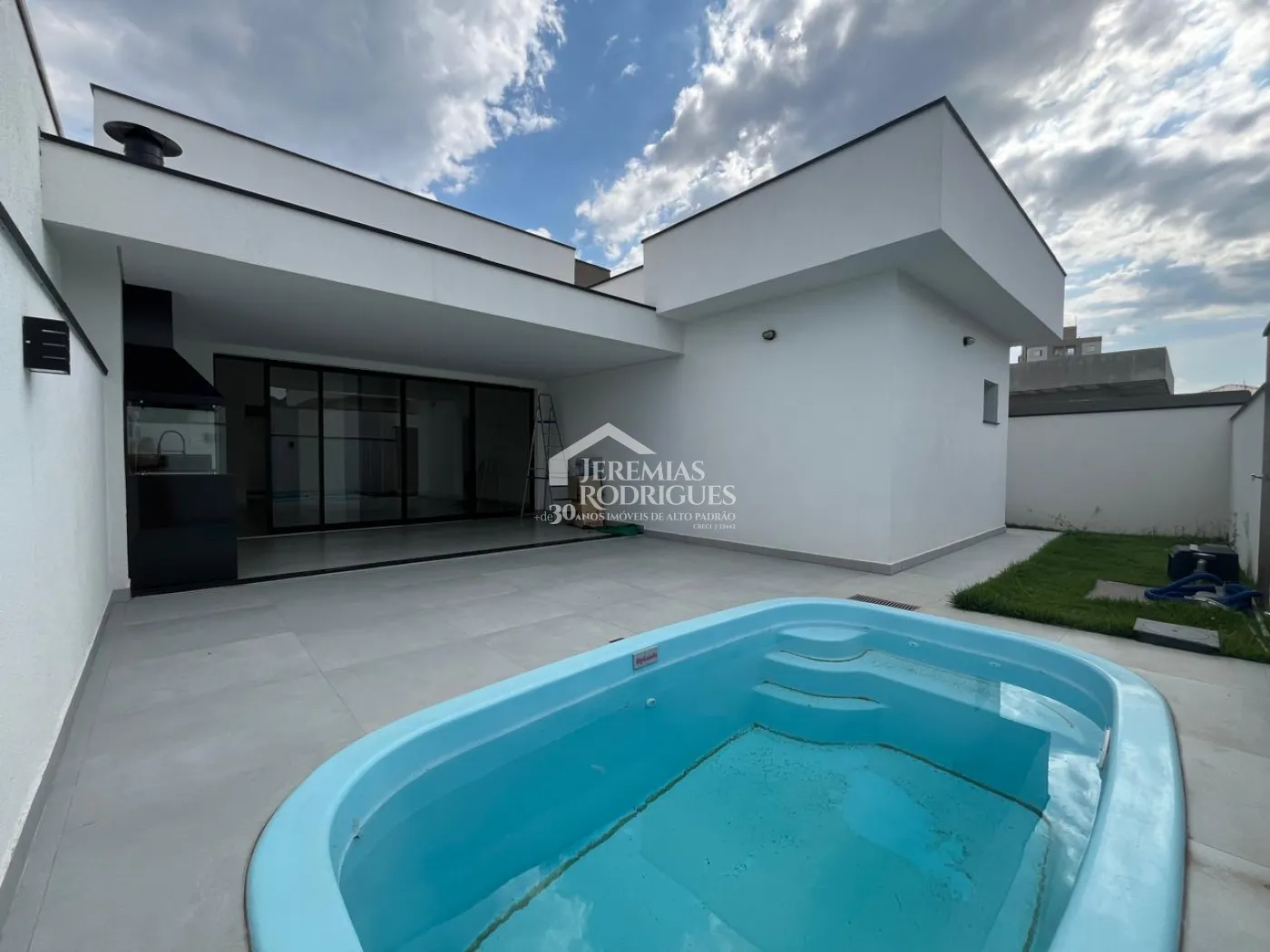 Casa com 3 dormitórios, 184 m² - Condomínio Parque das Araucárias - Tremembé/SP.