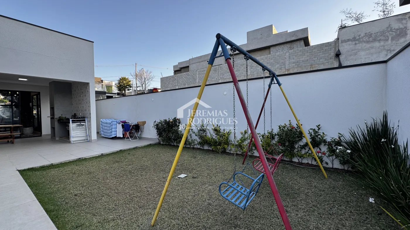 Casa à venda com3 suítes no Condomínio Reserva dos Lagos em Pindamonhangaba/SP.