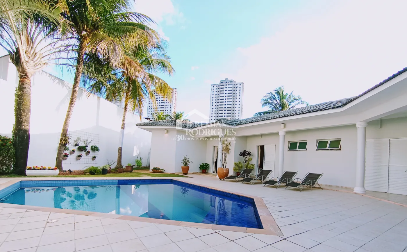 Casa à venda com 4 dormitórios no Condomínio Taubaté Village em Taubaté/SP.
