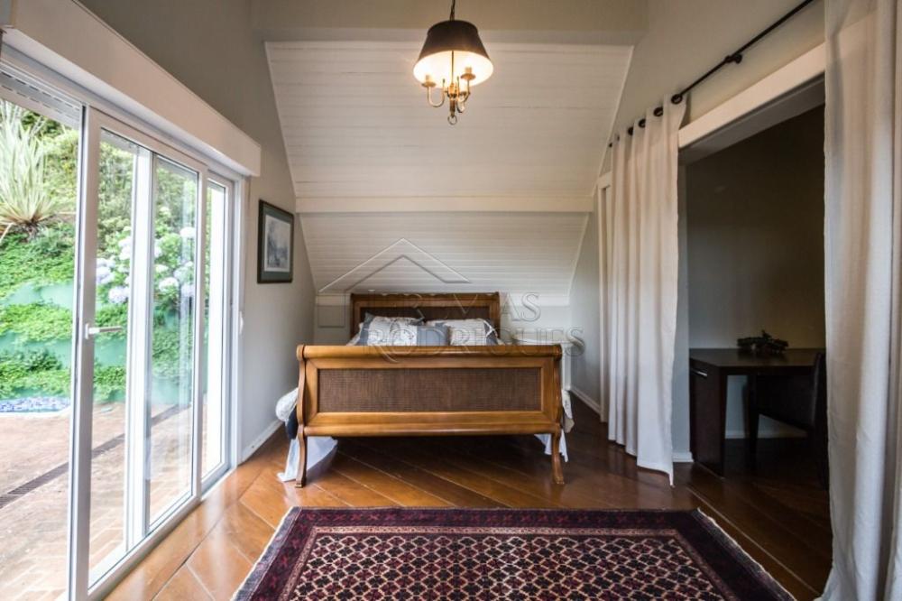 Casa à venda com 7 dormitórios no bairro Recanto das Araucárias em Campos do Jordão/SP.