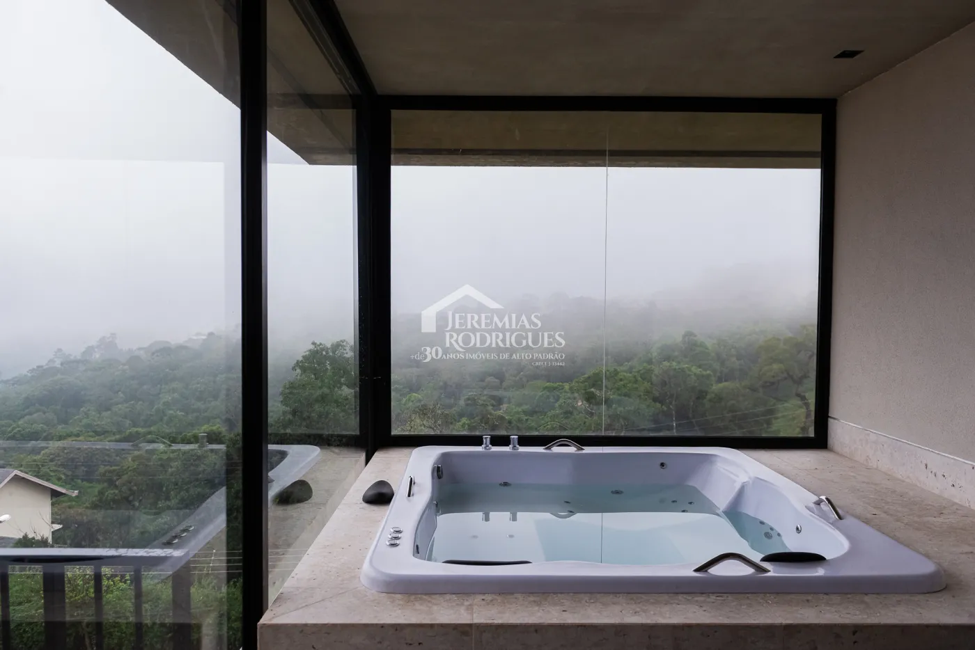 Casa com 5 quartos, 560 m²- Colinas Capivari - Campos do Jordão/SP