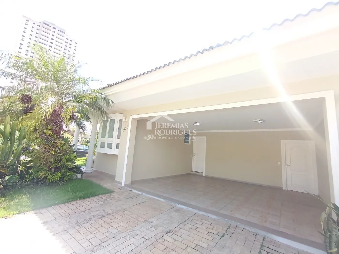 Casa para locação com 4 dormitórios no Condomínio Taubaté Village em Taubaté/SP.