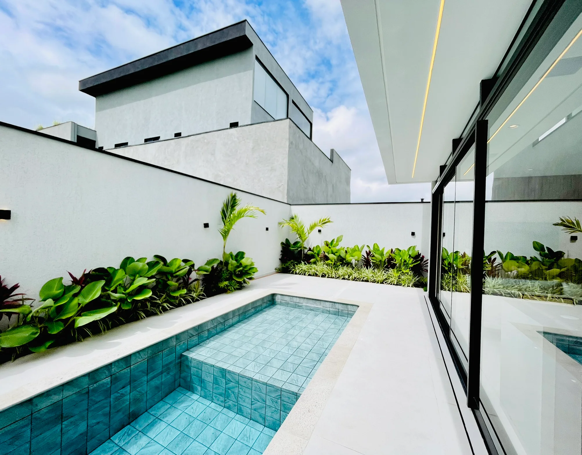 Casa à venda com 4 dormitórios no Condomínio Cyrela Landscape em Taubaté/SP. 