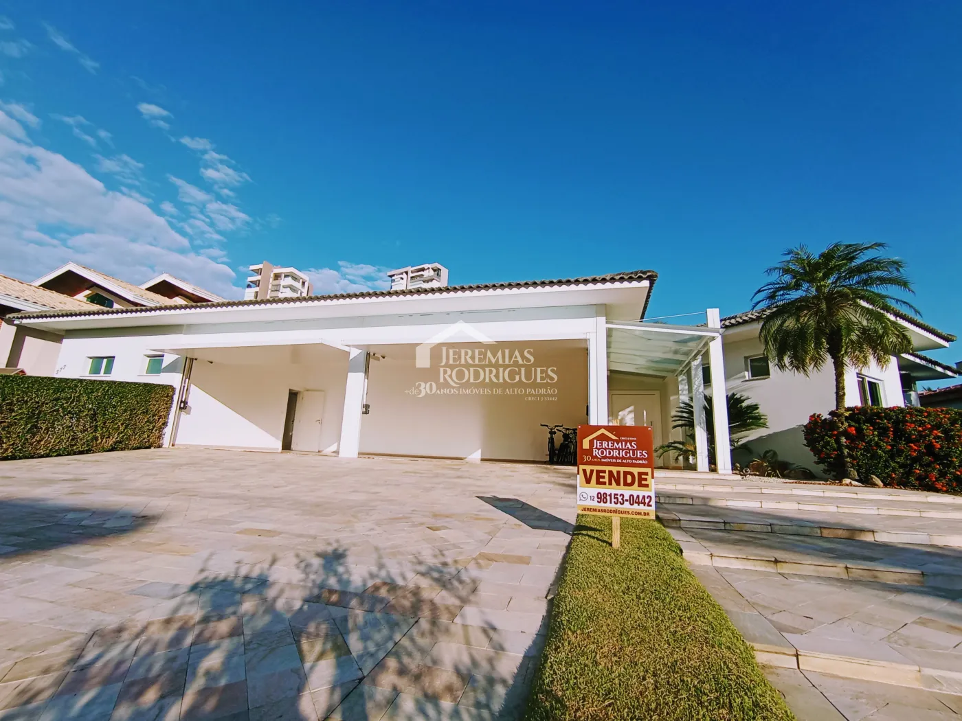 Casa à venda com 4 dormitórios no Condomínio Taubaté Village em Taubaté/SP.