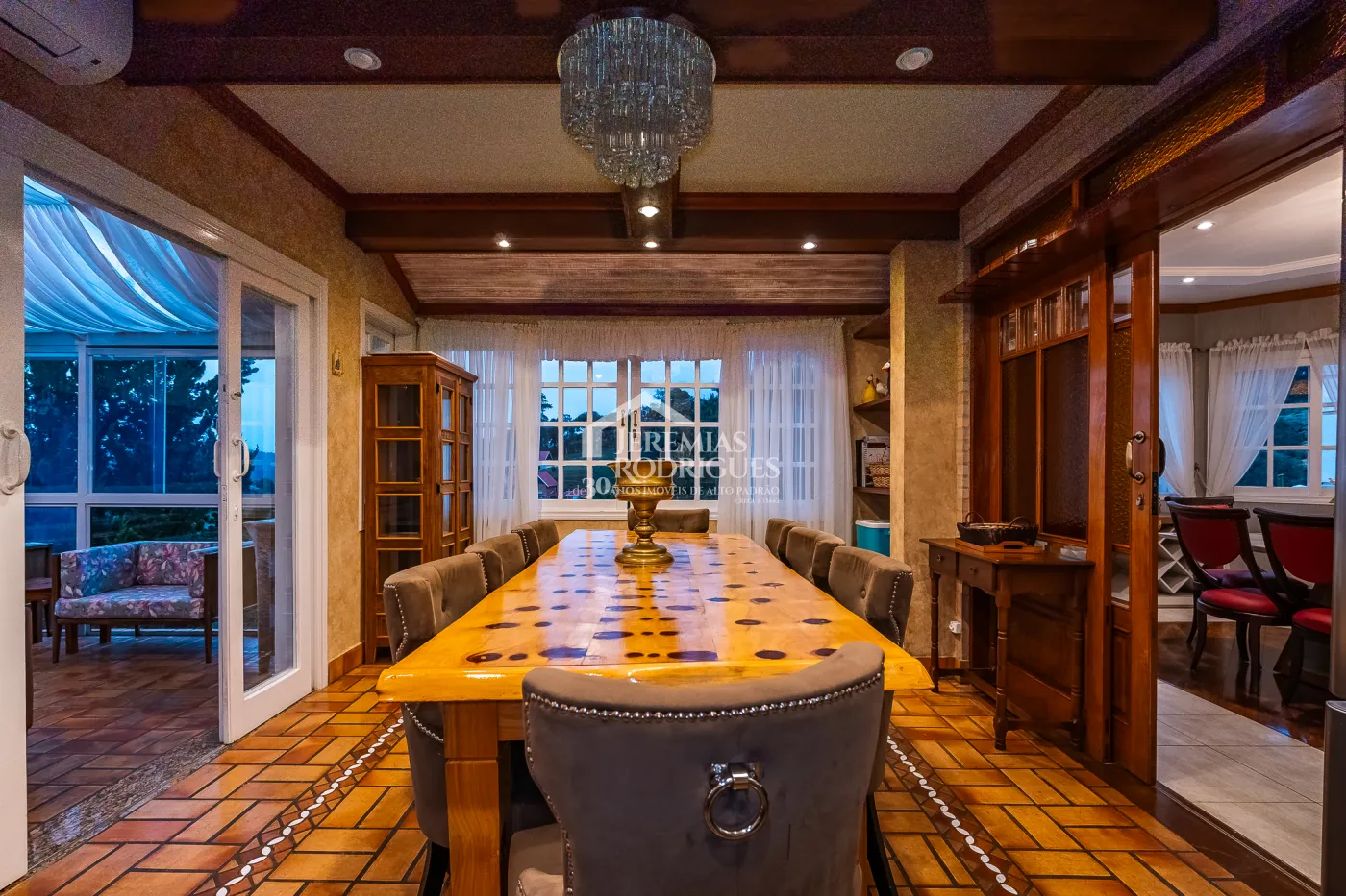 Casa com 5 suítes, 950 m² - Alto do Capivari - Campos do Jordão/SP