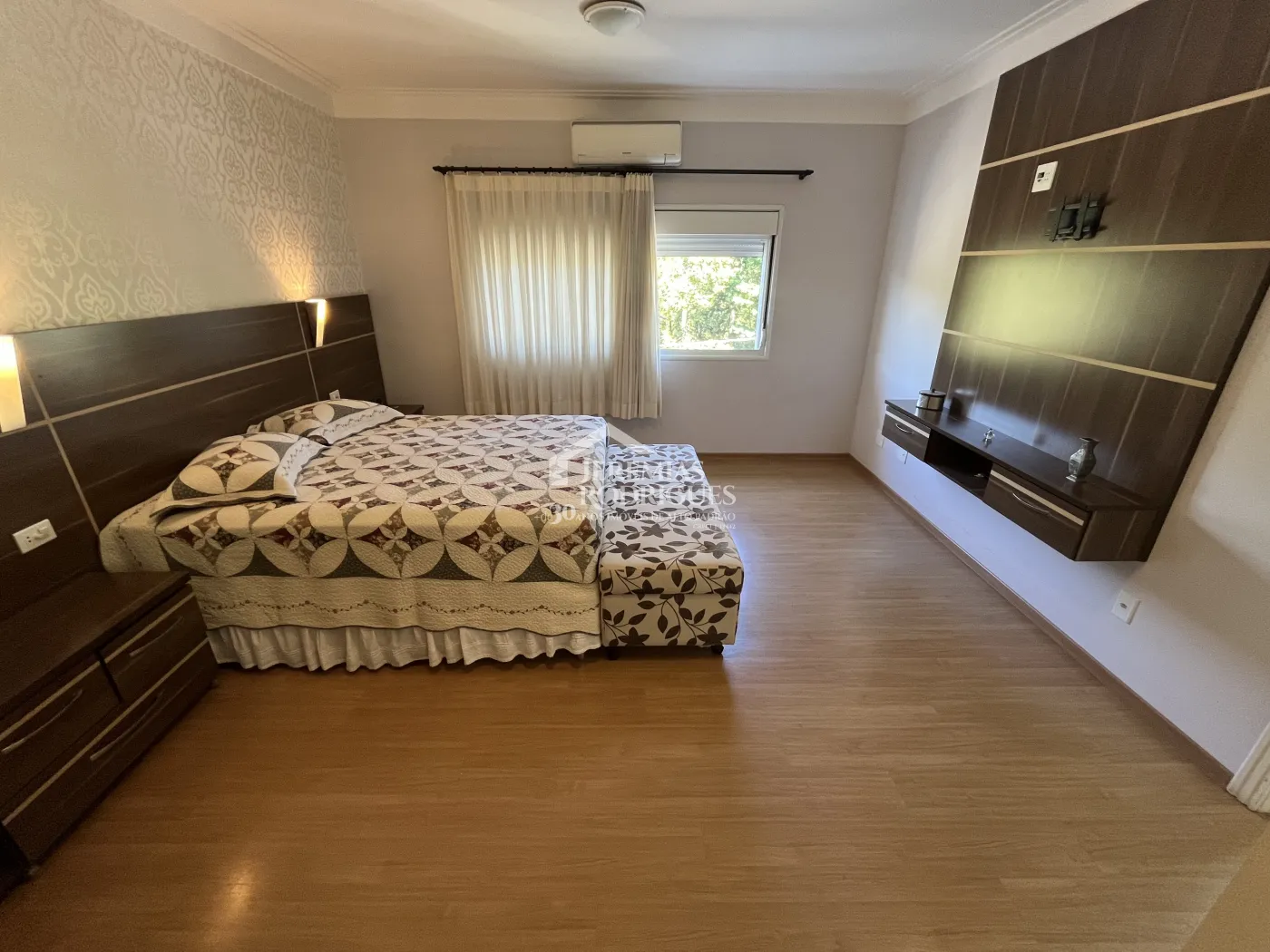 Casa à venda no Condomínio Colonial Village I em Pindamonhangaba/SP