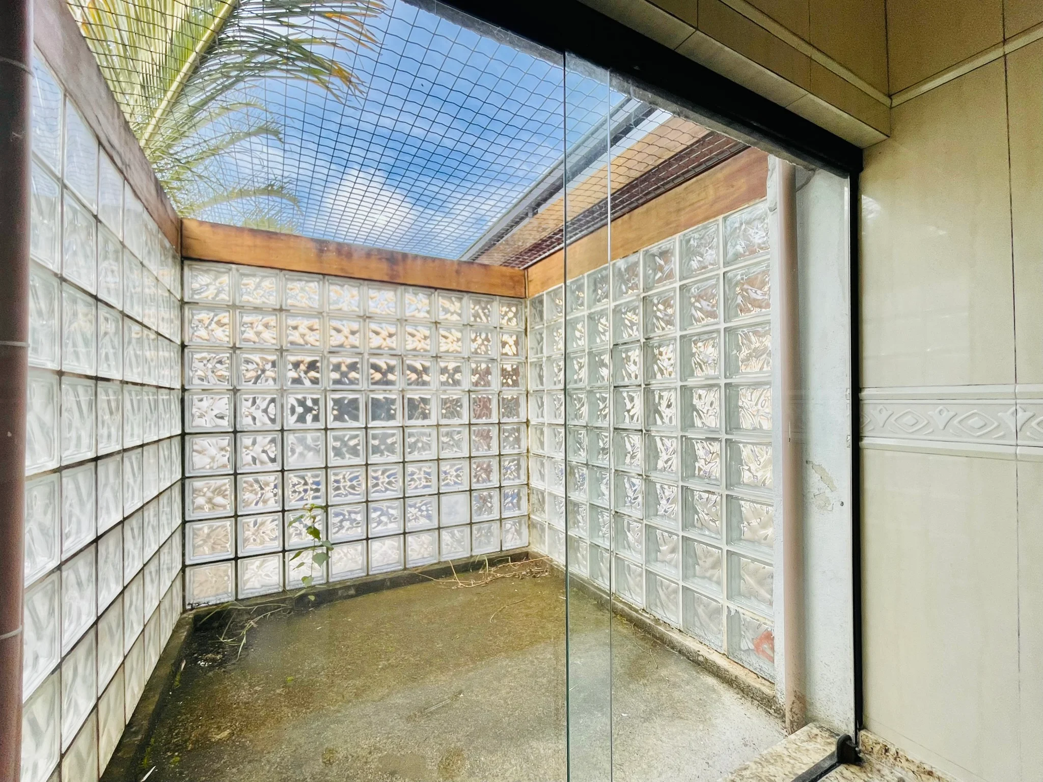 Casa para venda e locação no bairro Lessa em Pindamonhangaba/SP.