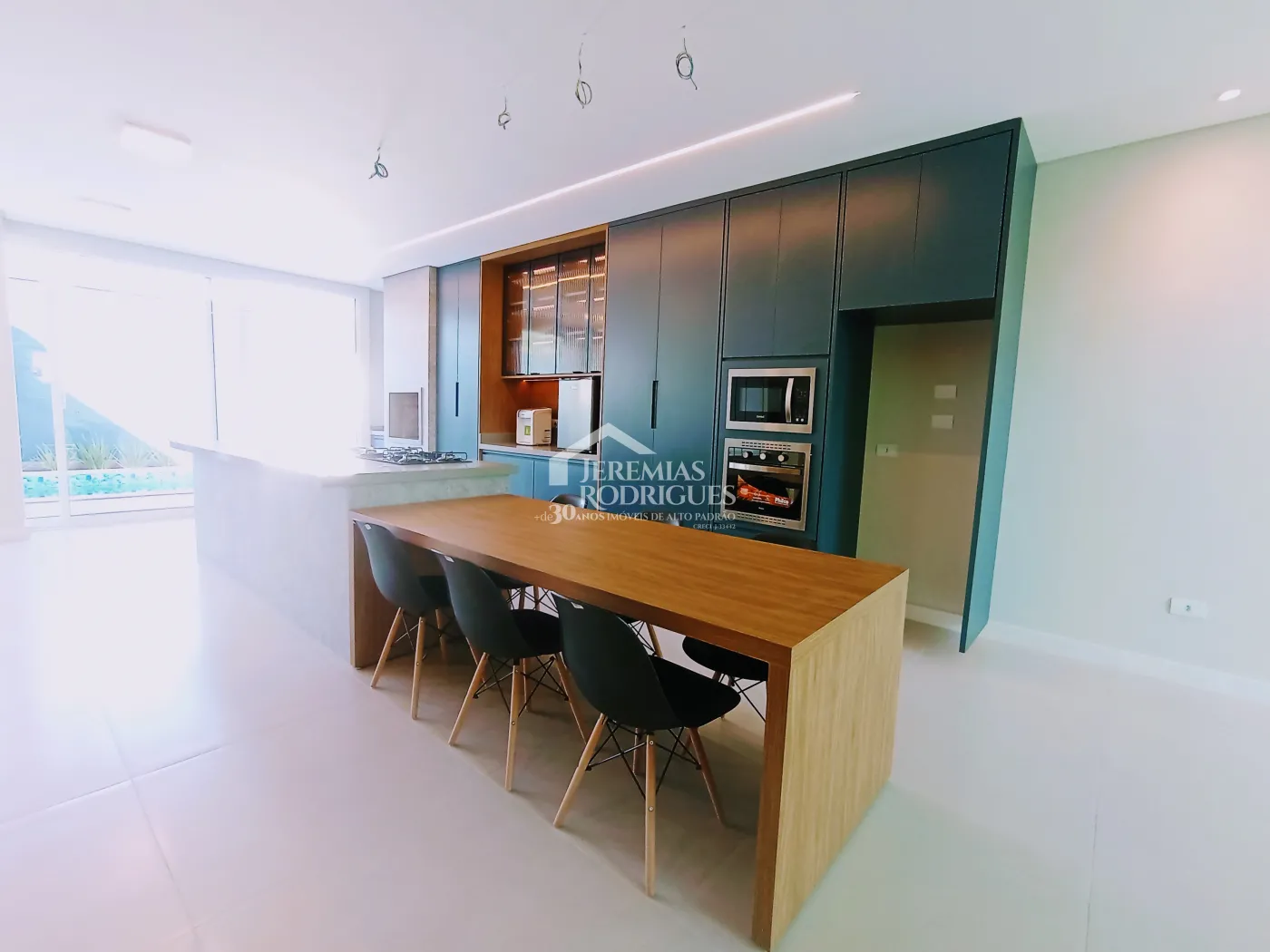 Casa à venda com 3 suítes no Condomínio Residencial Tecoara em Taubaté/SP