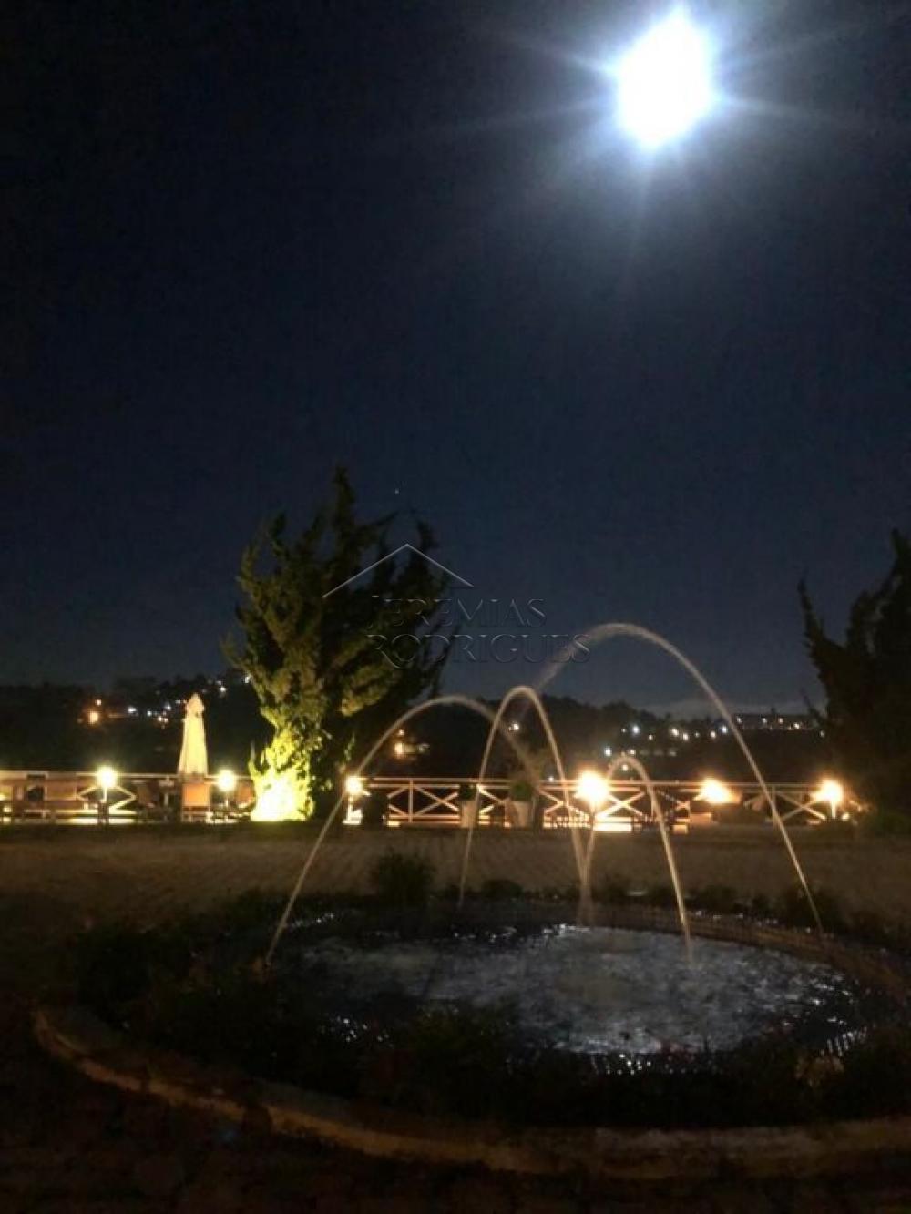 Casa à venda com 7 dormitórios no bairro Recanto das Araucárias em Campos do Jordão/SP.