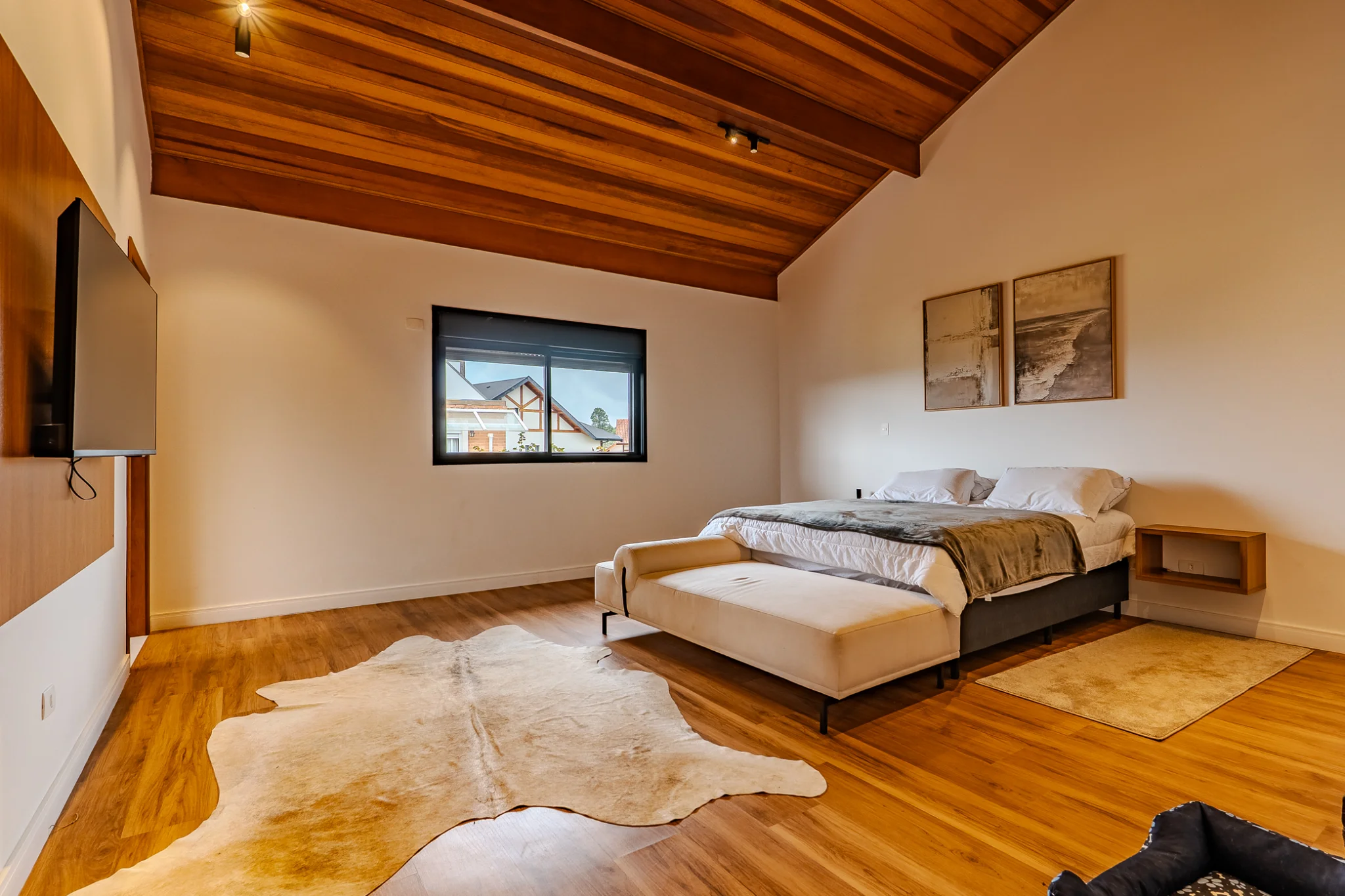 Casa à venda com 4 suítes no Condomínio Beverly Hills em Campos do Jordão/SP. 