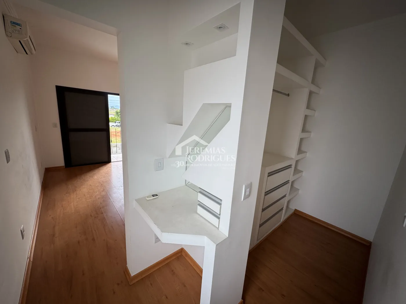 Casa para venda e locação com 4 suítes no Condomínio Village Splendore em Pindamonhangaba/SP.
