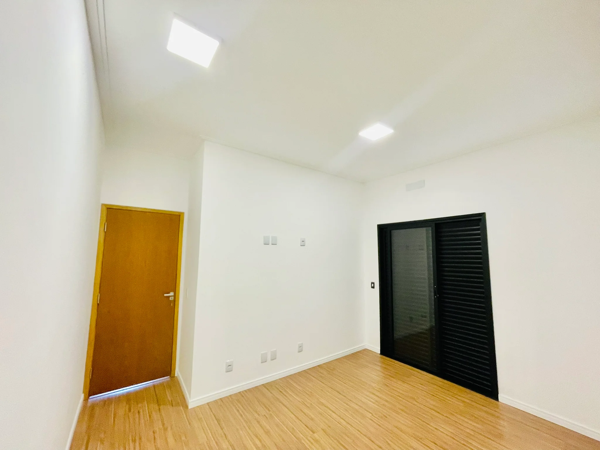 Casa à venda com 3 dormitórios no Condomínio Bosque da Imperatriz em Pindamonhangaba/SP. 