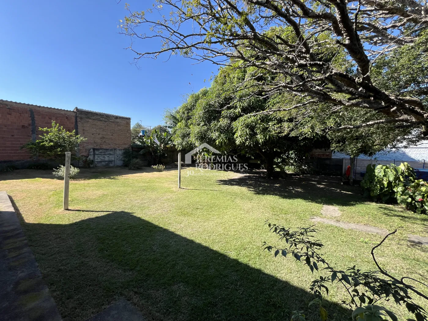 Terreno com 1.800 m² no bairro Campo Alegre em Pindamonhangaba/SP.