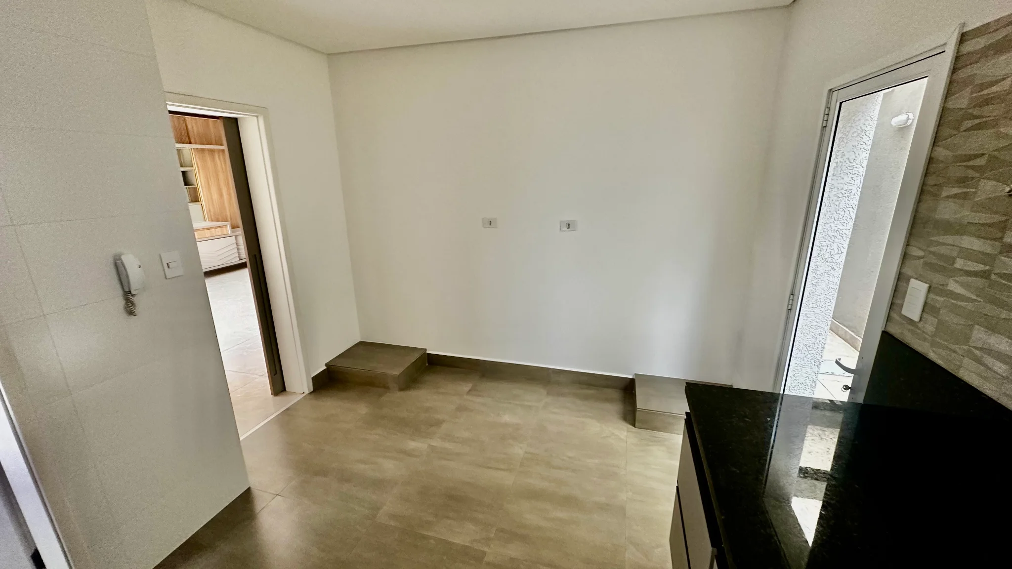 Casa para locação com 4 dormitórios no Campos do Conde II em Tremembé/SP. 