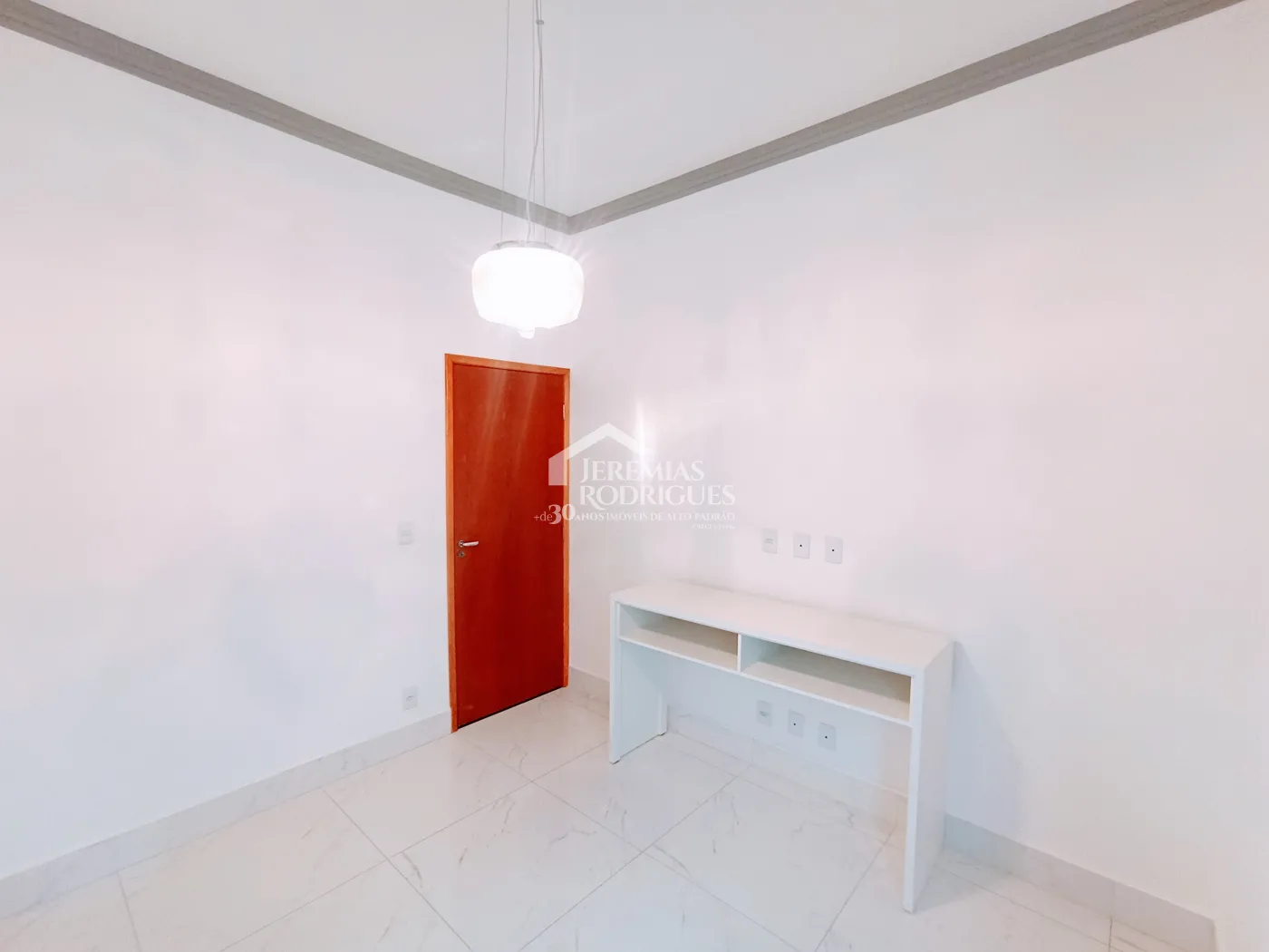 Casa para venda e locação com 3 dormitórios, no Condomínio Colonial Village II em Pindamonhangaba/SP