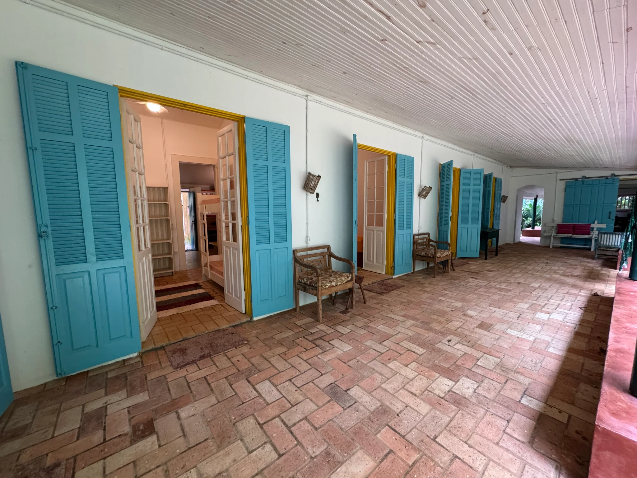 Casa à venda com 5 dormitórios na Praia Vermelha do Centro em Ubatuba/SP. 