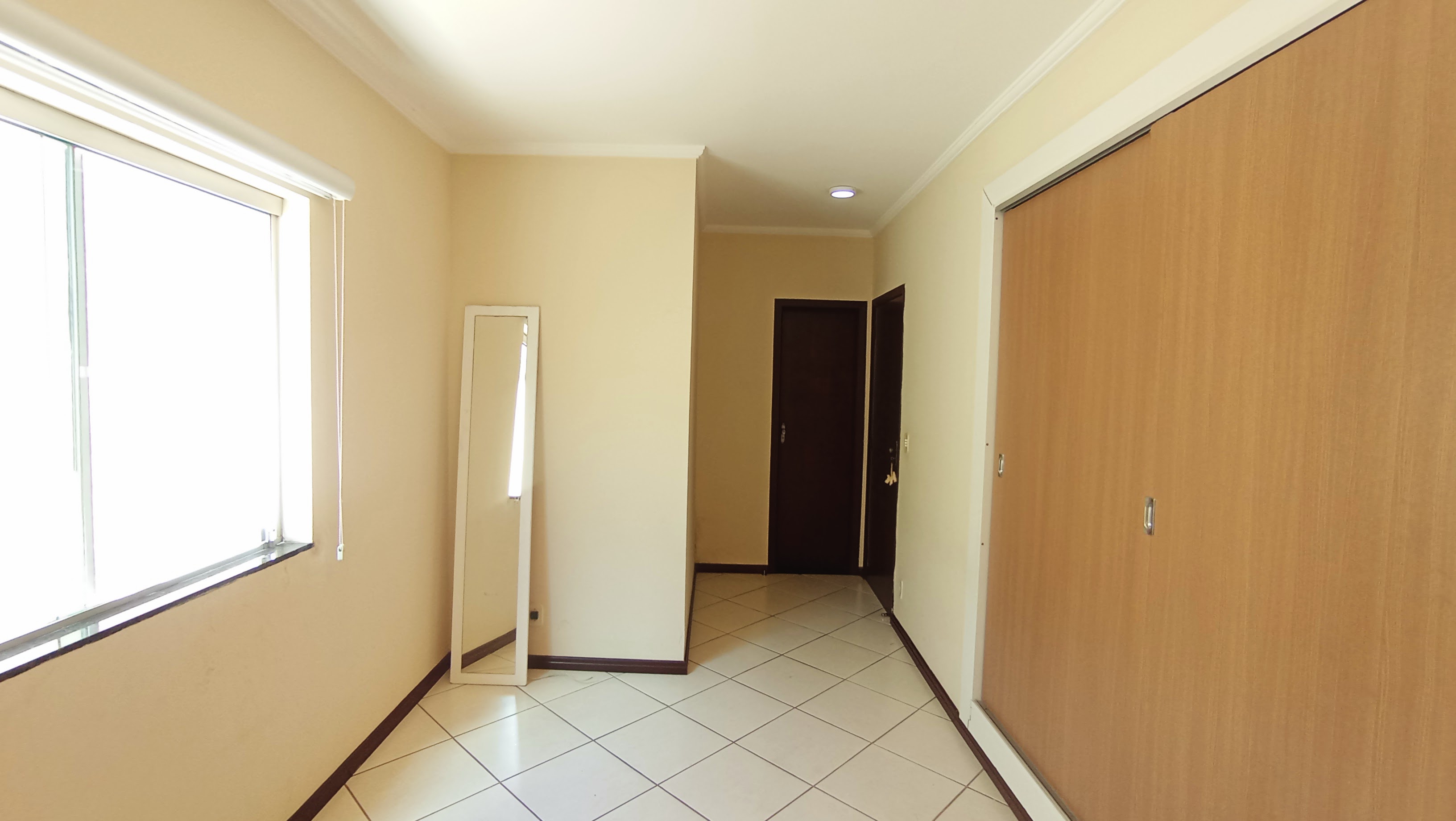 Casa para venda e locação com 3 dormitórios no Condomínio Vale dos Príncipes em Taubaté/SP.