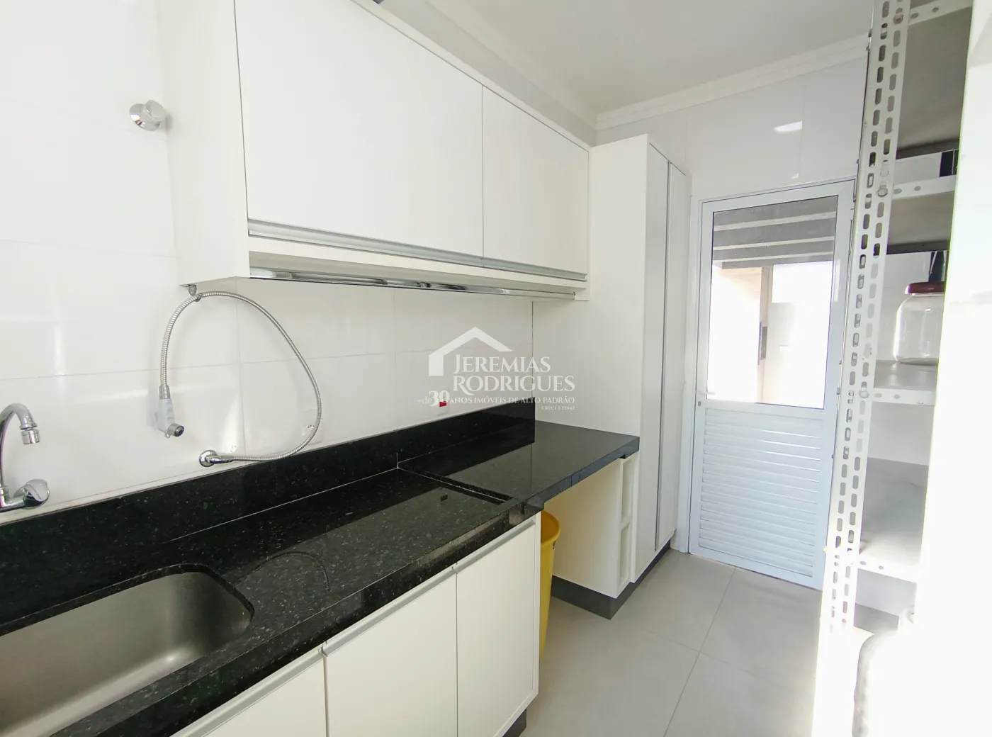 Casa para venda e locação com 3 dormitórios, no Condomínio Campos do Conde II em Tremembé/SP.