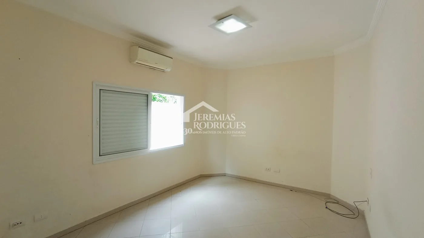 Casa à venda com 5 dormitórios no Condomínio Taubaté Village em Taubaté/SP.