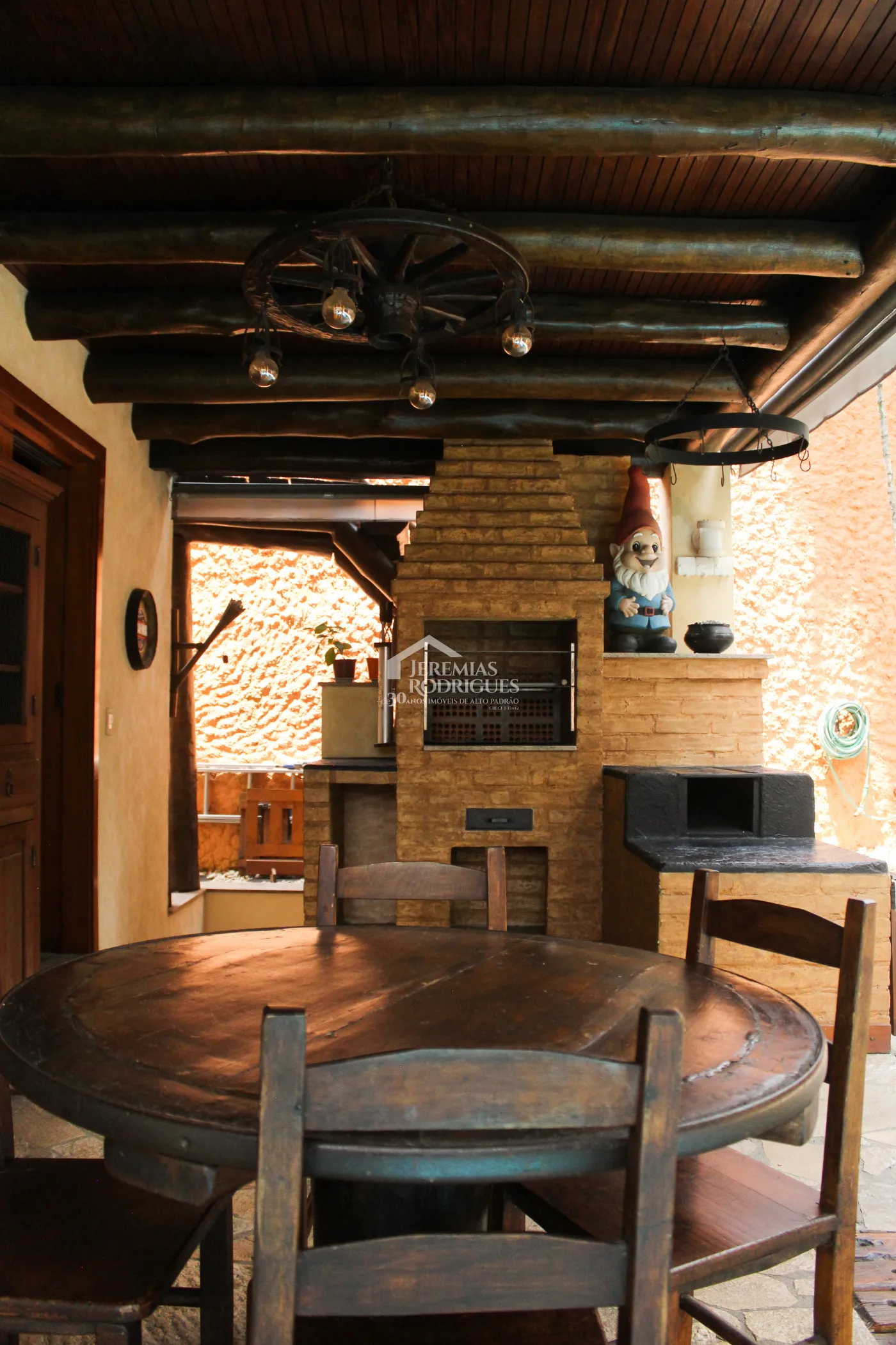 Casa para venda e locação com 5 dormitórios no Condomínio Taubaté Village em Taubaté/SP.