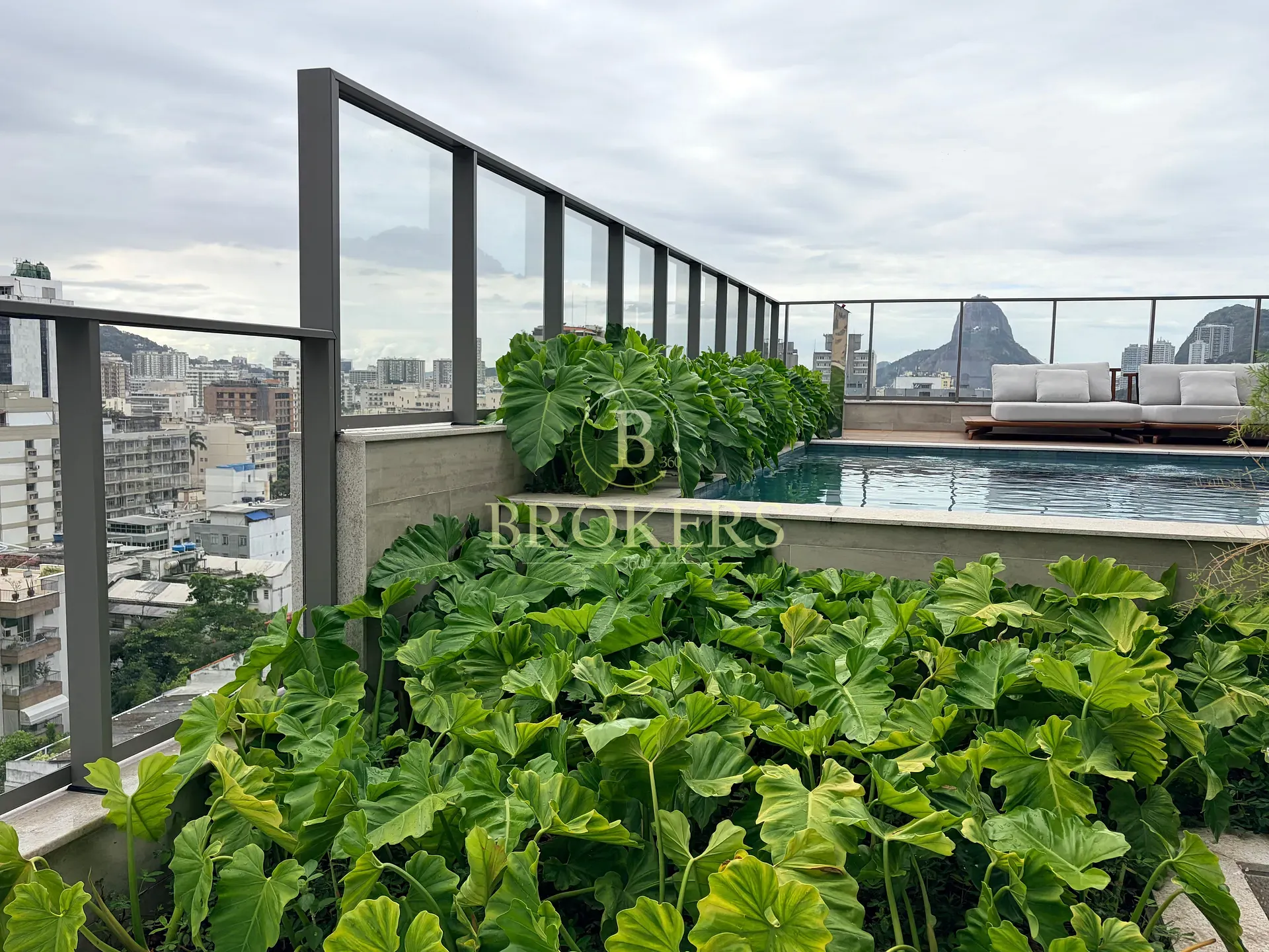 Primeira locação! Sofisticação e vista icônica no humaitá: apartmamento à  venda  de 3 quartos com — foto 1