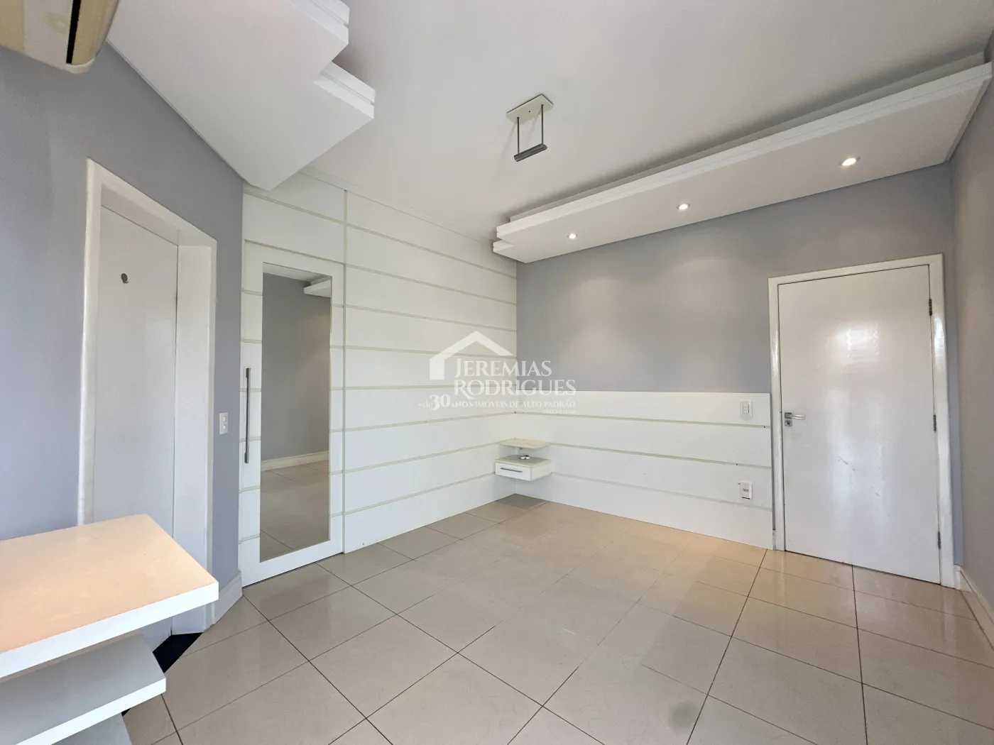 Sobrado com 3 dormitórios, 302 m2 - Condomínio Campos do Conde II - Tremembé/SP.