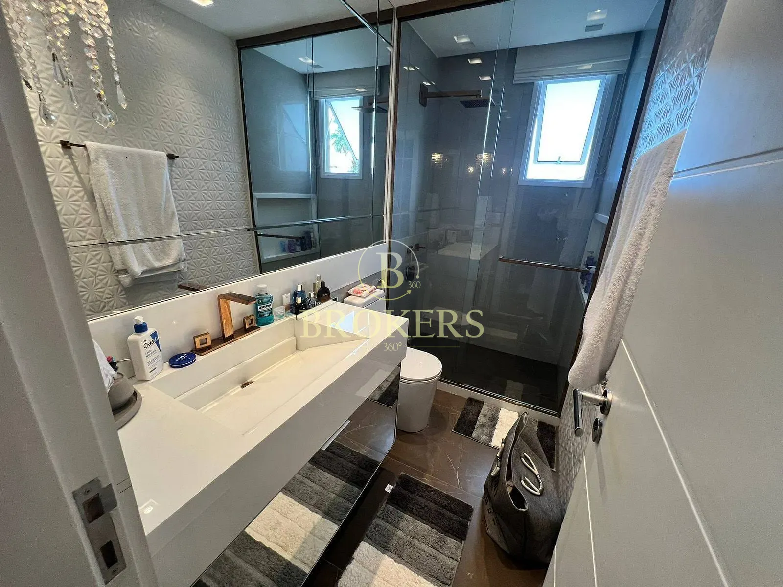 Luxo e sofisticação no Alphaville: Casa triplex mobiliada com 6 suítes, SPA e campo de futebol priv — foto 30