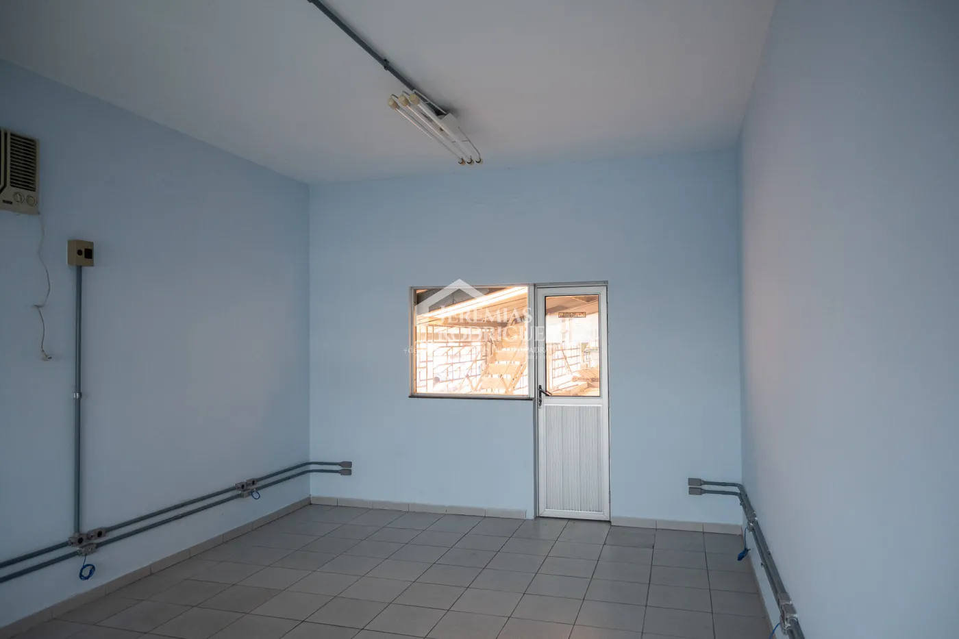 Área disponível para venda em Guaratinguetá.