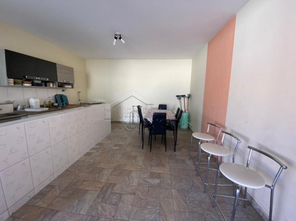 Casa à venda com 2 suítes no bairro do Bonfim em Taubaté/SP.