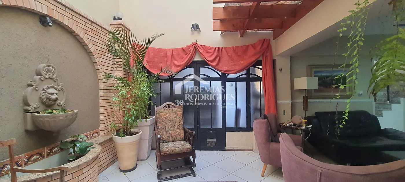 Casa para locação com 5 dormitórios no Centro em Taubaté/SP.