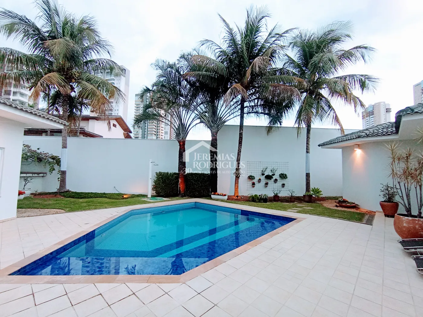 Casa à venda com 4 dormitórios no Condomínio Taubaté Village em Taubaté/SP.