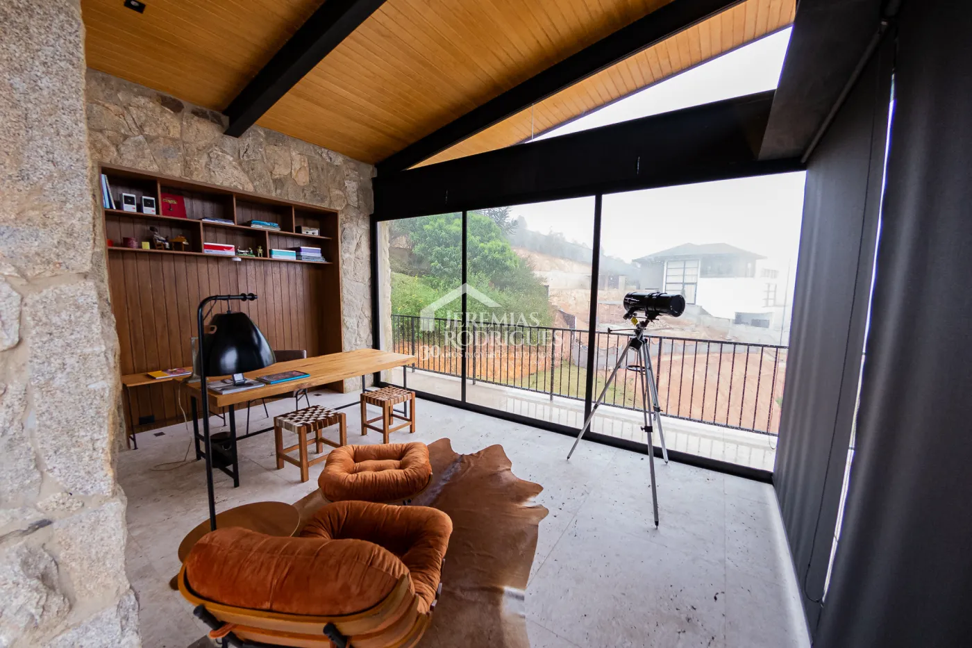 Casa com 5 quartos, 560 m²- Colinas Capivari - Campos do Jordão/SP
