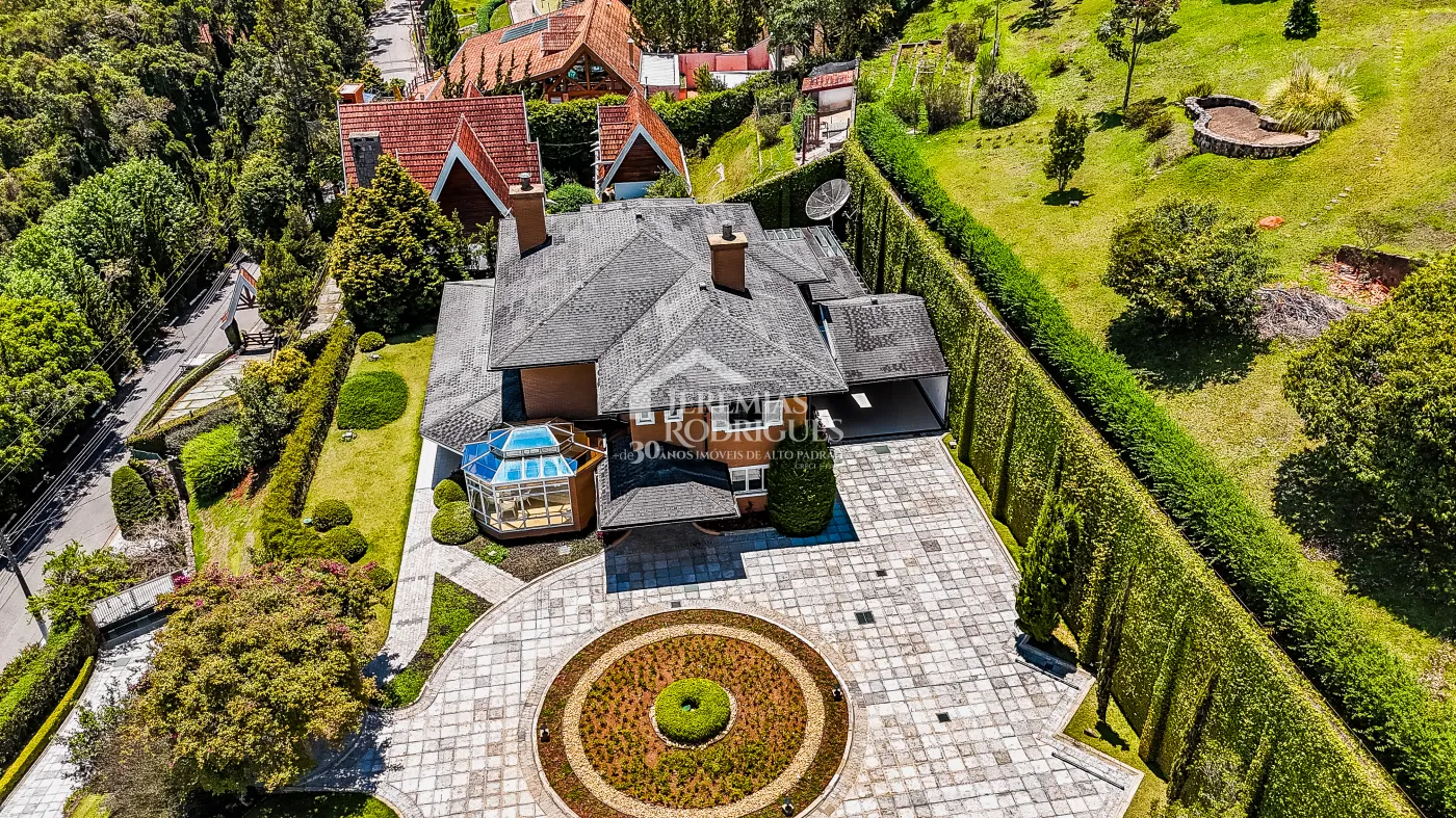 Casa com 4 suítes, 670 m² - Alto do Capivari - Campos do Jordão/SP.