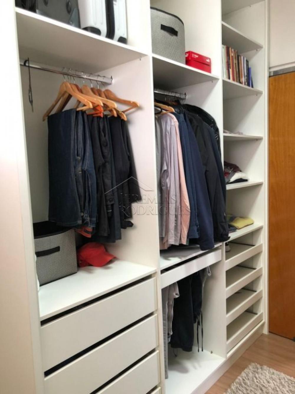 Casa à venda com 3 suítes no Condomínio Reserva dos Lagos em Pindamonhangaba/SP.