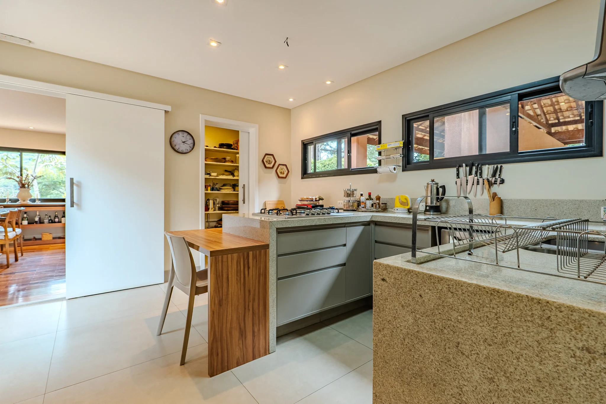 Casa à venda com 4 suítes no Residencial Santo Antônio em Santo Antônio do Pinhal/SP.