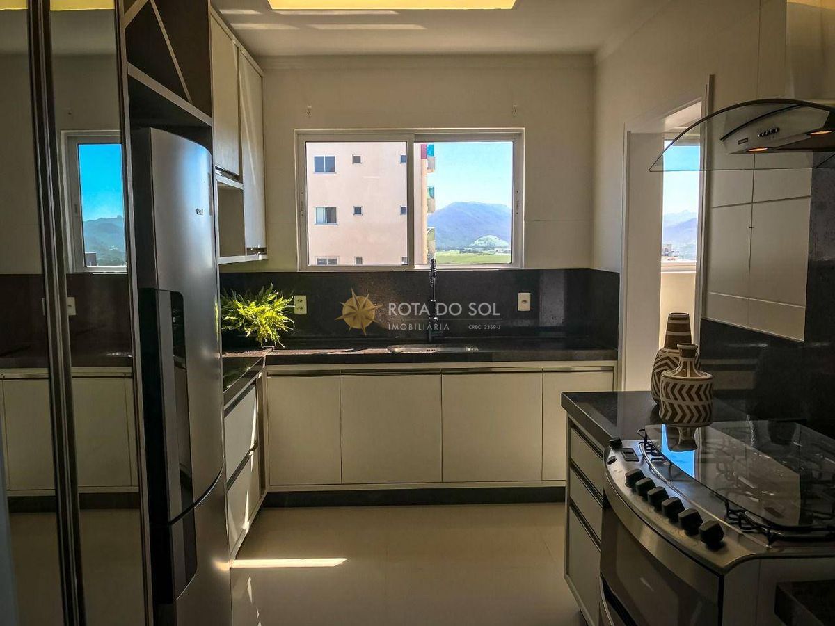 Luana Delagnello Apartamento 4 Suítes Meia Praia Itapema SC