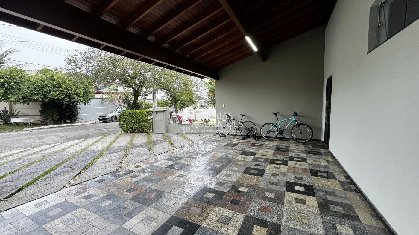 Casa à venda com 5 dormitórios no Condomínio Real Ville em Pindamonhangaba/SP