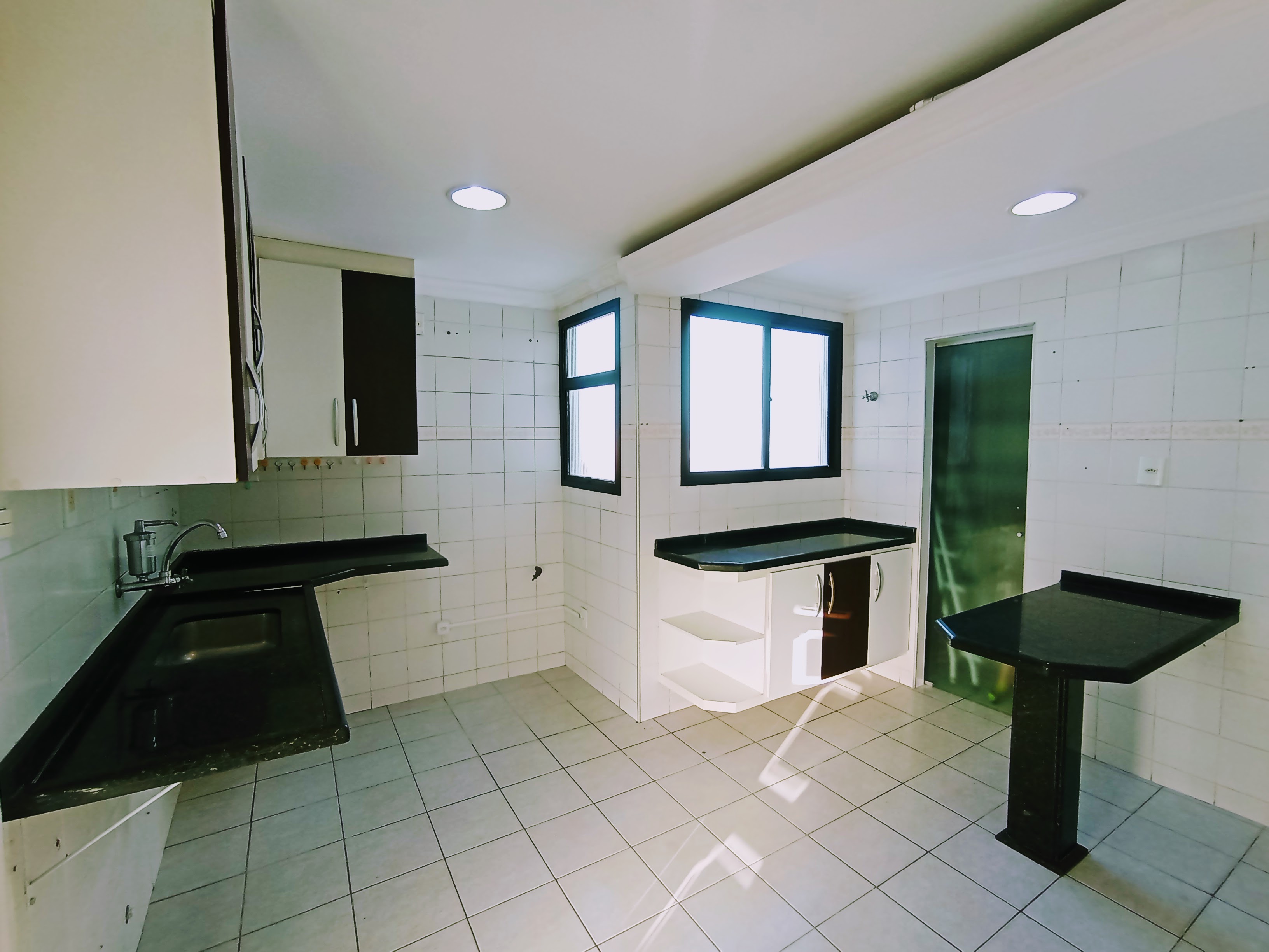 Cobertura à venda com 3 dormitórios, 125 m² no Edifício Michel Abud em Taubaté/SP.