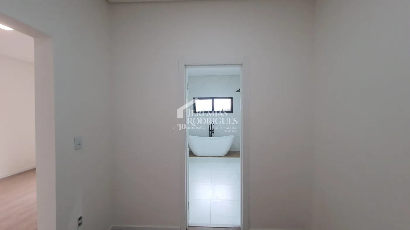 Casa à venda com 3 suítes no Condomínio Chácaras Cataguá em Taubaté/SP.