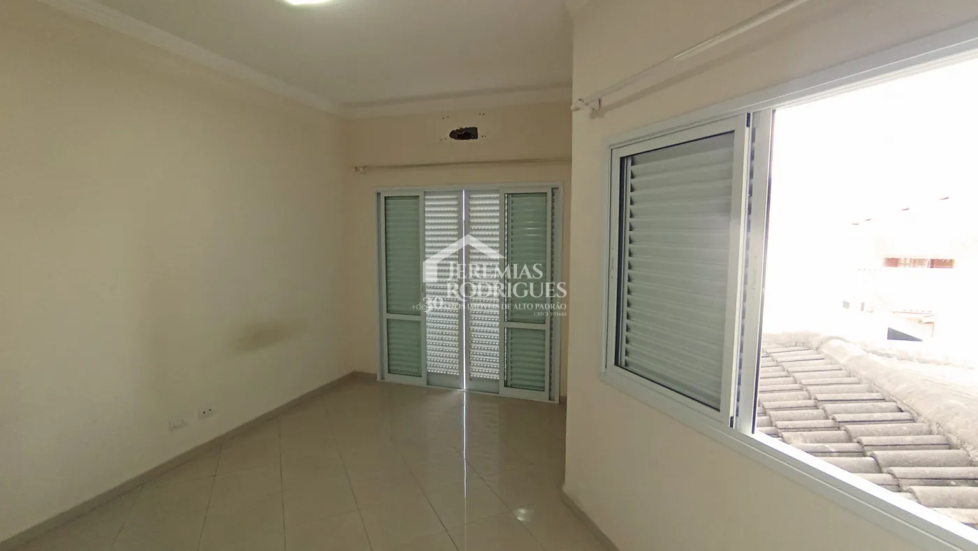 Casa à venda com 5 dormitórios no Condomínio Taubaté Village em Taubaté/SP.